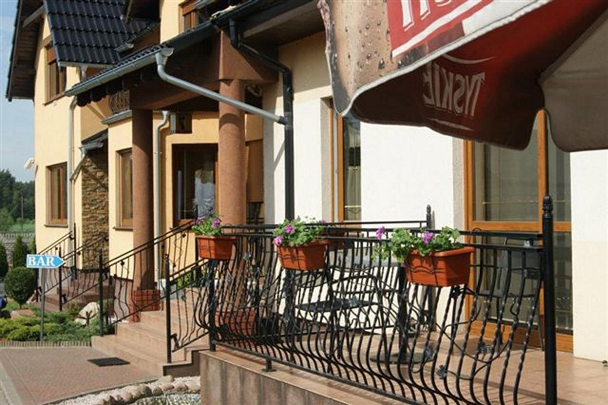 Pokoje Goscinne Gum-Bar Biskupice  Buitenkant foto